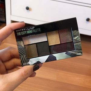 NWT Maybelline City Mini Palette